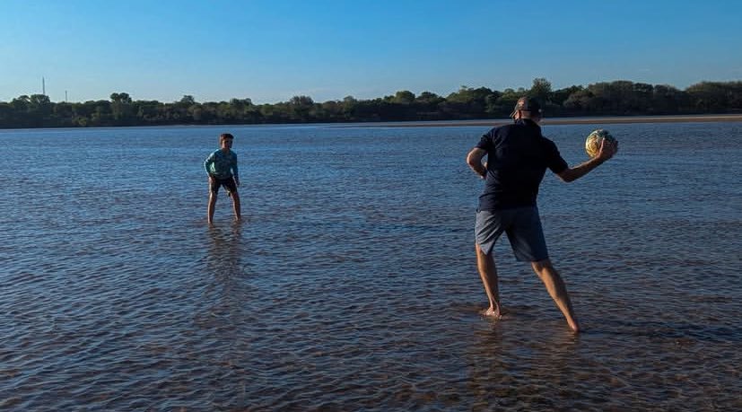 🌍🐅 Nestled on the Zambezi River, camp offers thrilling tiger fish safaris, cozy chalets, and stunning wildlife views, with elephants and hippos roaming freely.

+263 77 229 6111

Tiger Safaris Chirundu 🇿🇼.