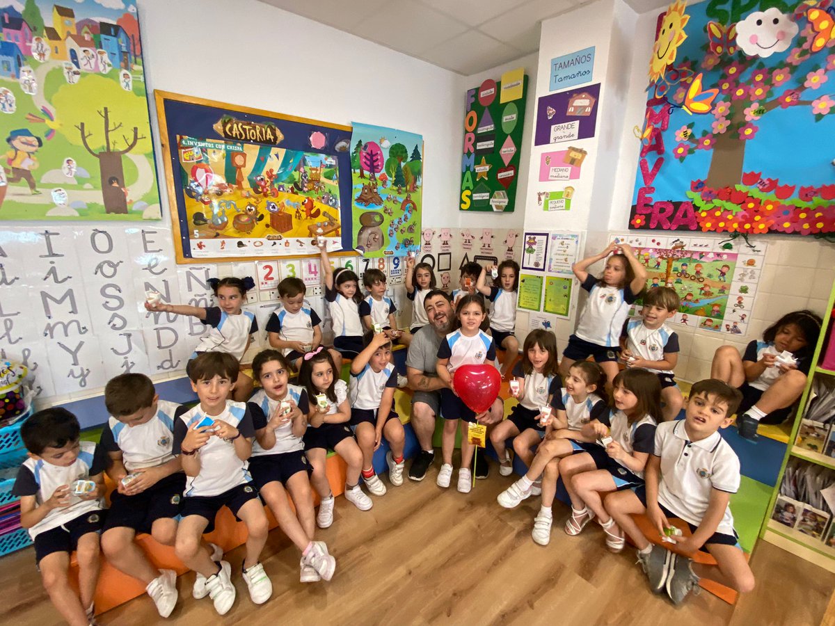 DPastoraDaimiel's tweet photo. Proyecto las Profesiones 3º EI: Nos visitó el papá de Valeria , para compartir con nosotros su trabajo como fontanero y calefactor. Aprendimos a soldar, pegar y crear manguitos de metal y PVC para que el agua pudiera llegar al grifo. ¡Gracias!
#TesoroCompartido https://t.co/jg0AyMmrVp