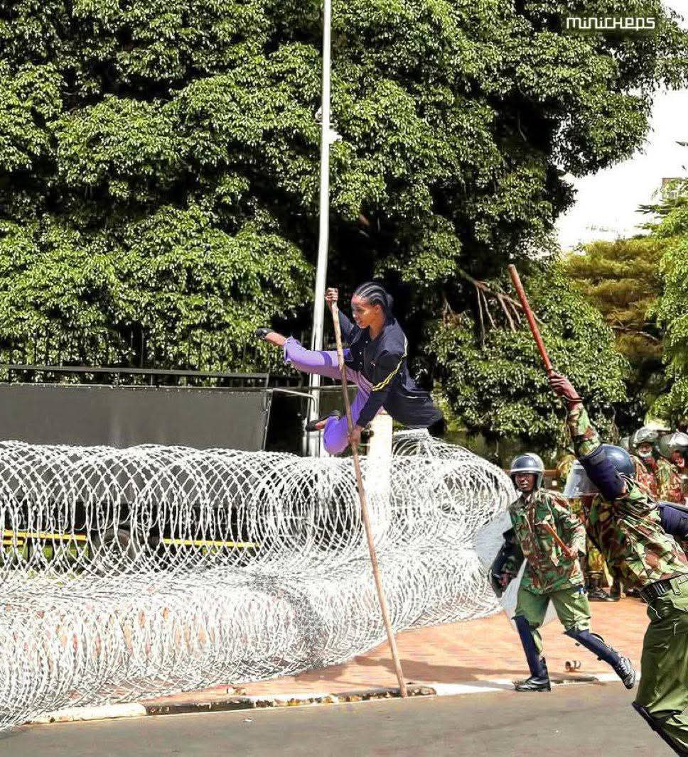 A boy child asking if the girl child jumping is married in case the landlord brings issues.
Boy child why😂😂😂
Just pay the rent 😂😂😂