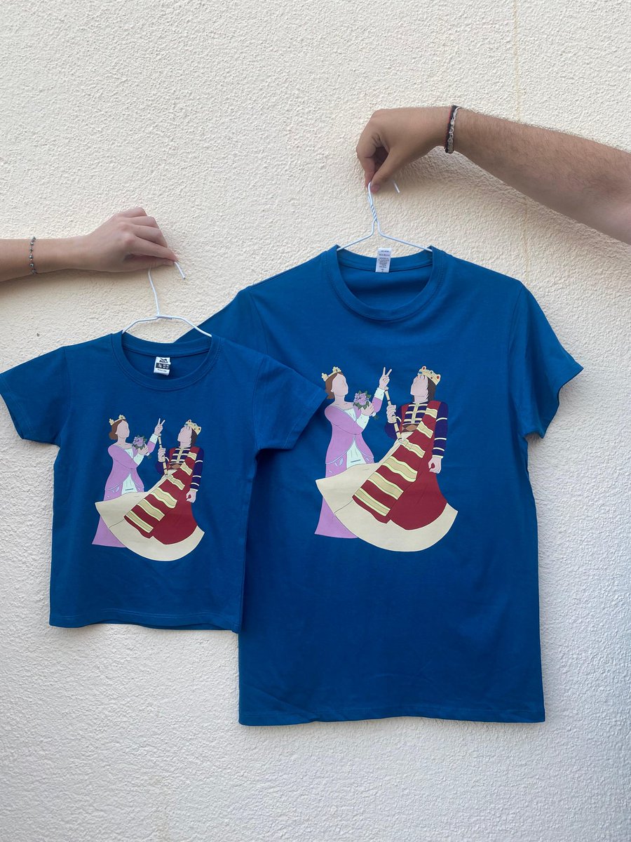 🔥Aquest any tornem a tenir samarreta de Sant Zenon, en motiu dels 70 anys d'en Tallaferro i na Flor d'Alba!

👉🏻Acompanya'ns a totes les cercaviles de festa major amb la nova samarreta!

📍Troba-la a
LM infants
La troca
Les paradetes dels geganters, durant les cercaviles!