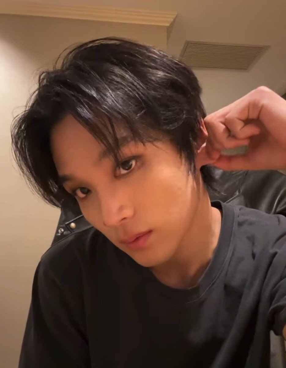 haechmfal's tweet photo. this beautiful forehead deserves a bajillion kisses https://t.co/HrkTH4yWUi