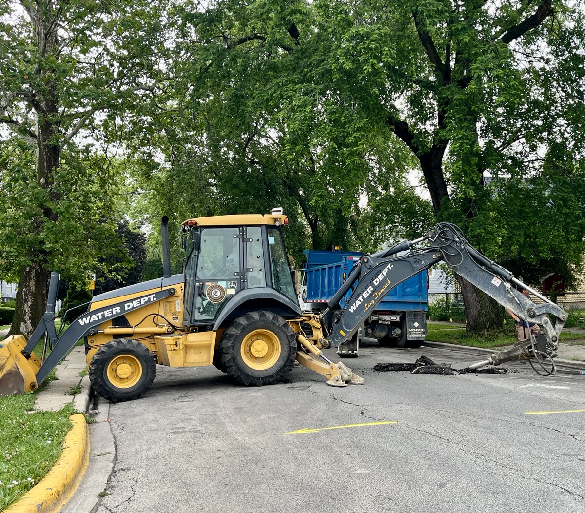 🚧 Traffic Alert: The Water Department is working at 30th St &amp; Laramie. Eastbound traffic is blocked—please use alternate routes. Thanks for your patience!

#CiceroIL #TrafficAlert #RoadWork #WeareCicero #SomosCicero