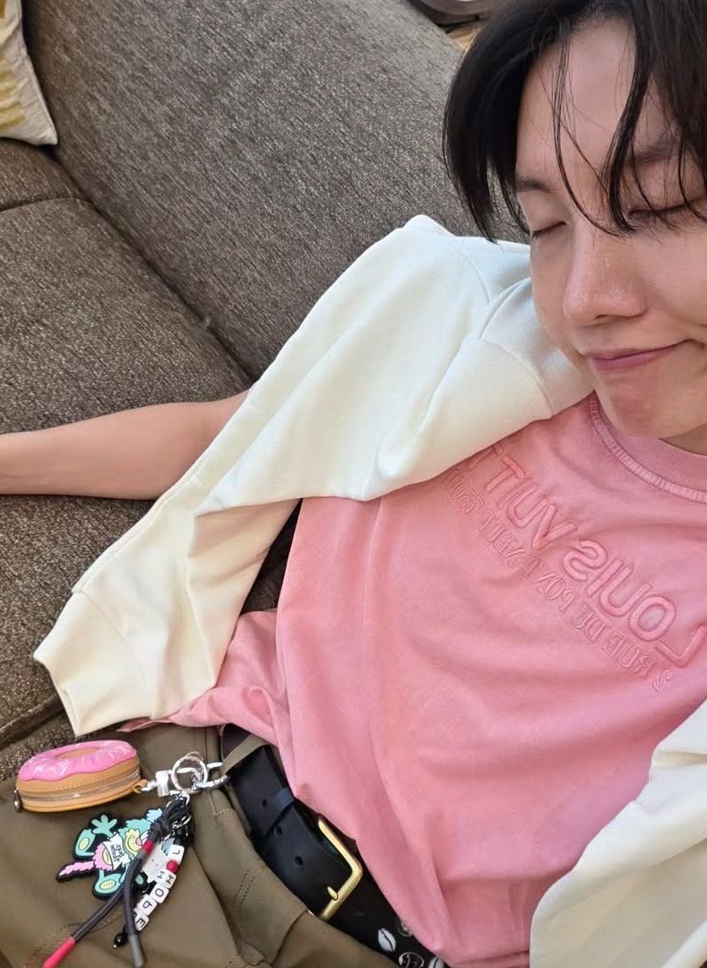 vhope love bot tweet media