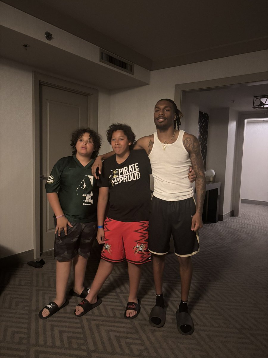 Cinco McNeal (@_j5iv3) on Twitter photo Linked up some of PC’s biggest fans
<a href="/willi14515/">James Williams</a> appreciate yall for all the love and support you show me n the team 💯🖤 Linked up some of PC’s biggest fans
<a href="/willi14515/">James Williams</a> appreciate yall for all the love and support you show me n the team 💯🖤