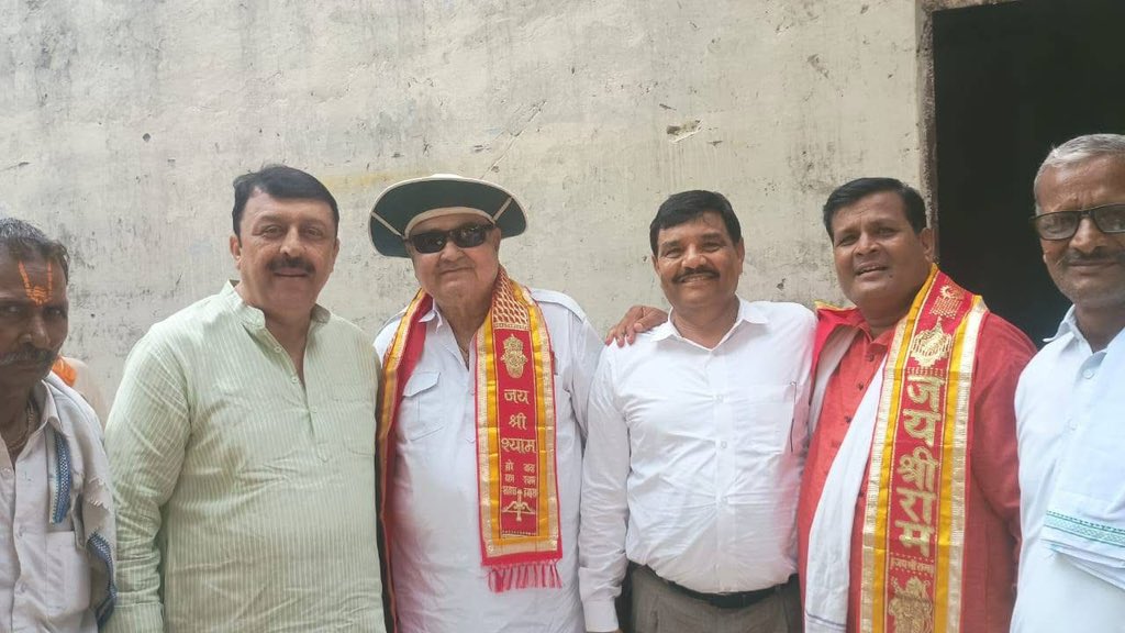 KunwarMathura's tweet photo. आज ग्राम दलौता में आयोजित कार्यक्रम में शामिल
हुआ। #KunwarMathura #Chaata #Mathura https://t.co/oPbdywdO25