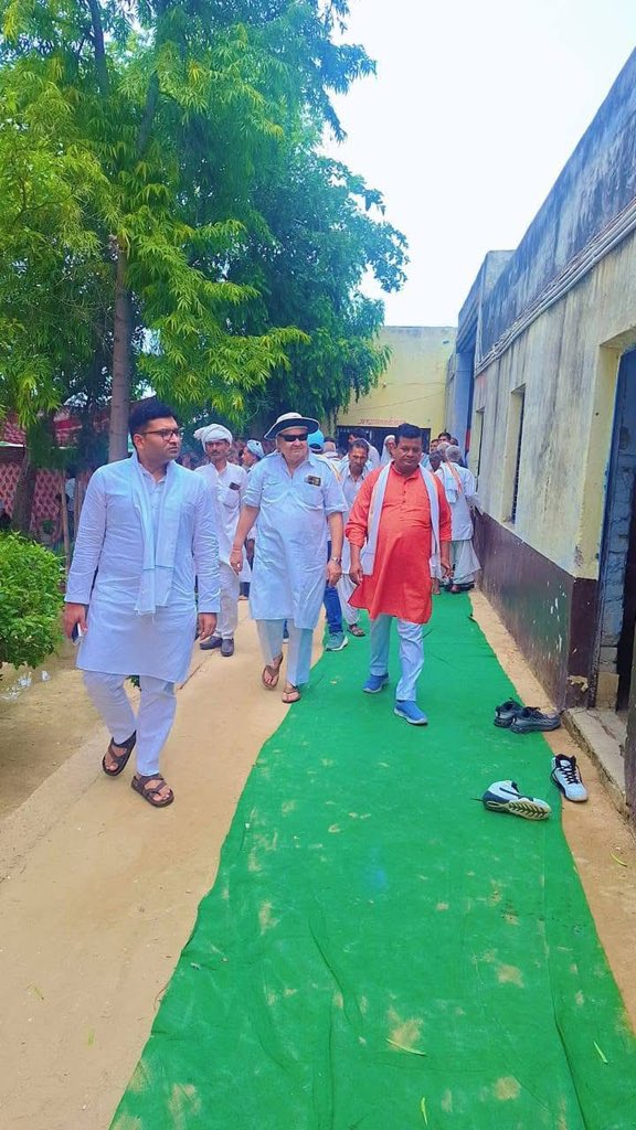 KunwarMathura's tweet photo. आज ग्राम दलौता में आयोजित कार्यक्रम में शामिल
हुआ। #KunwarMathura #Chaata #Mathura https://t.co/oPbdywdO25