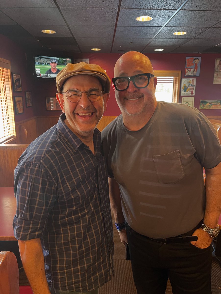 Well, well. Look who I bumped into yesterday. I was visiting the original 5-8 Club (for a Juicy Lucy)in Minneapolis with some chums, and there was @chefaz with his own group. So nice to see him in his own environs.