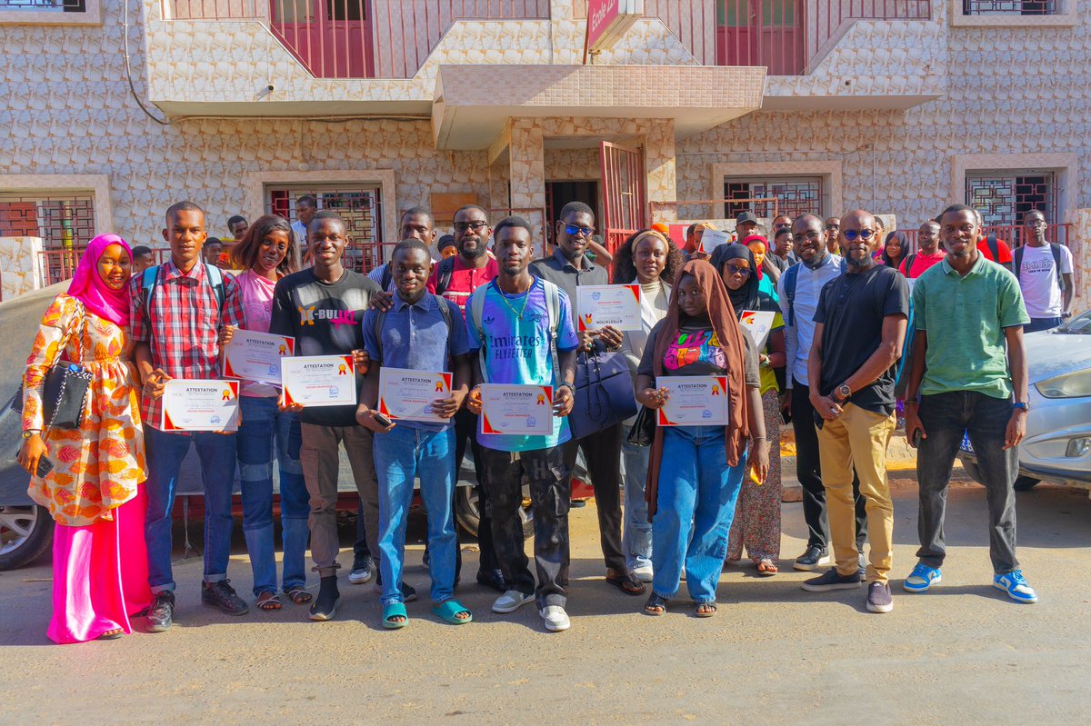 221Ecole's tweet photo. 🎉 𝗖𝗹𝗮𝗽 𝗱𝗲 𝗳𝗶𝗻 𝗽𝗼𝘂𝗿 𝗹𝗲 𝗘𝟮𝟮𝟭 𝗗𝗮𝘆𝘀 !
Après plusieurs jours d’échange, de créativité et de montée en compétence, nos apprenants repartent avec de nouvelles connaissances, des connexions fortes… et surtout des souvenirs inoubliables 📸 https://t.co/lAHDjPRRRC