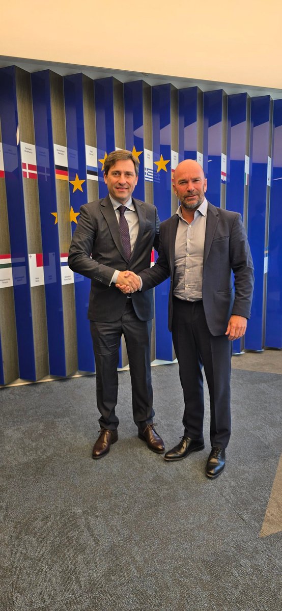 Amador Sánchez Rico (@amadorsanchezue) on Twitter photo Me he reunido con el Senador Martín Goerling y hemos tratado temas de seguridad e IA.
Muchas gracias por la visita <a href="/MARTINGOERLING/">Martín Goerling</a> y sigamos trabajando estrechamente. Me he reunido con el Senador Martín Goerling y hemos tratado temas de seguridad e IA.
Muchas gracias por la visita <a href="/MARTINGOERLING/">Martín Goerling</a> y sigamos trabajando estrechamente.