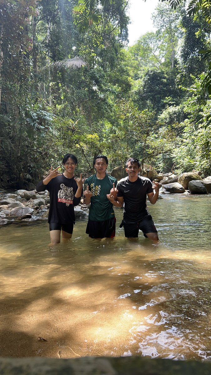 eqmalr_'s tweet photo. 22/6/2025
Air terjun bekok bersama monyet monyet x guna https://t.co/h88hPfuffV
