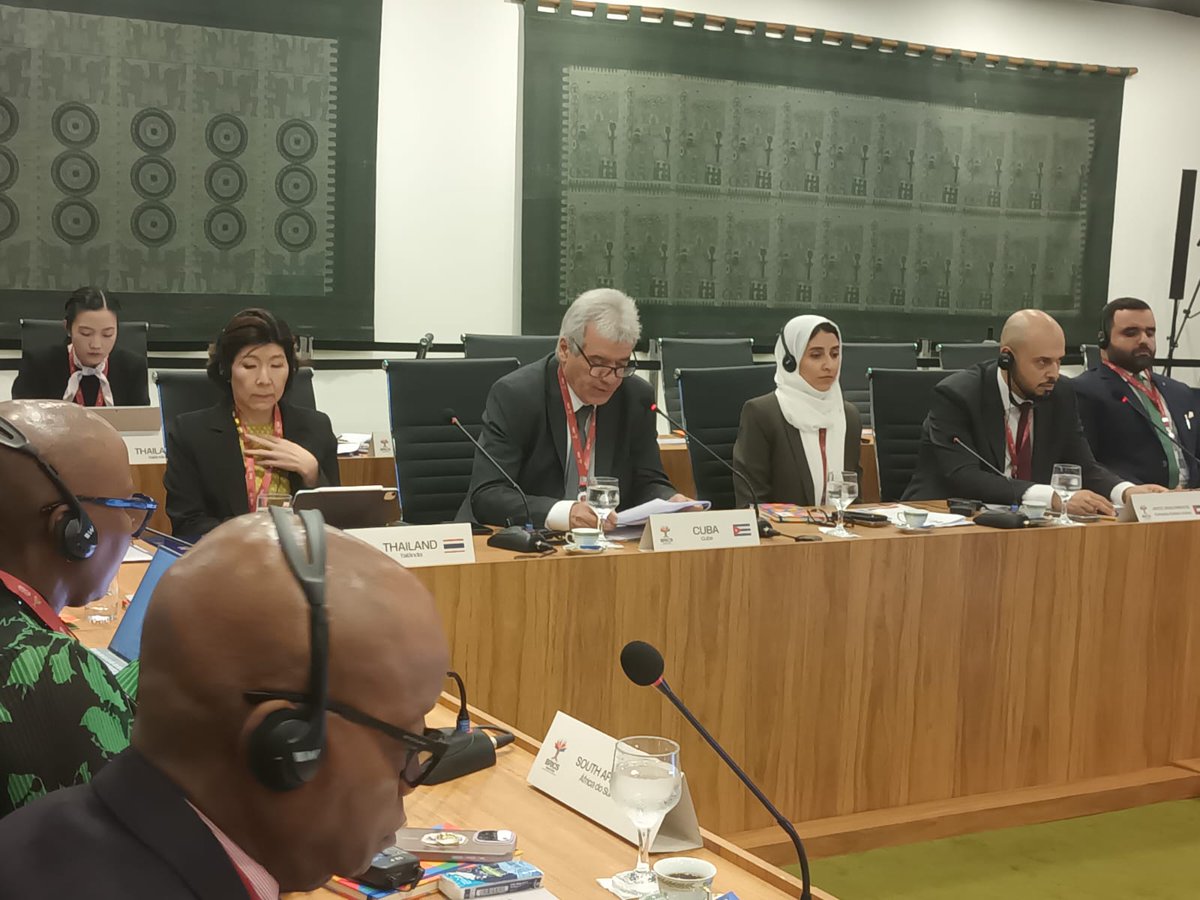 EmbaCubaBrasil's tweet photo. 1/1 Embajador @AdolfoCurbelo en Ministerial de Ciencia, Tecnología e Innovación de los #Brics reiteró la voluntad de #Cuba en avanzar en la cooperación internacional en ciencia, tecnología e innovación entre los países miembros del BRICS. https://t.co/0BUP3gZSIF