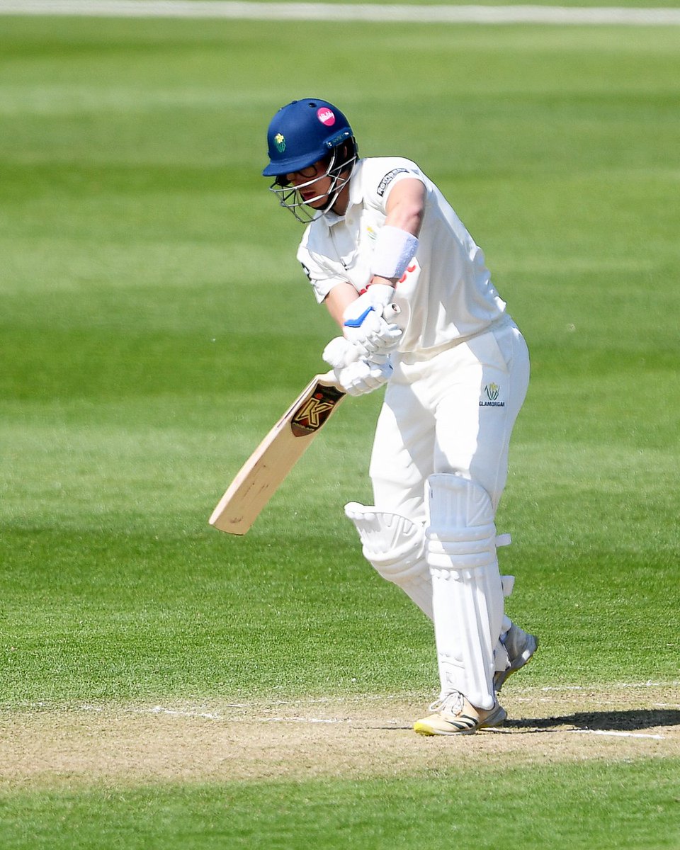 GlamCricket's tweet photo. Despite not being 100% fit from his illness, Asa Tribe comes out to bat to save the match for Glamorgan 🙌
WATCH LIVE: https://t.co/LBQALnyCBu
#LEIvGLAM
#OhGlammyGlammy https://t.co/elPSjH8Nfz
