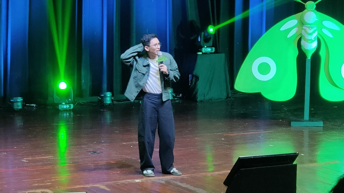 mmaryasir's tweet photo. Buat gw MVP malam ini di Standupnya adalah @YonoBakrie! Habis nikah makin kaya materinya. Wkwkwk

Bang @ArditErwandha di standup sbg headliner gw kira bakal goyang karena habis Yono. Ternyata pemaaen! Hahaha dan di sesi jg Improve ngecarry sekali 🫡

Sukses buat film TingNing! https://t.co/Oq9XYtWtWe