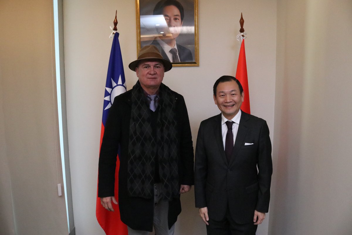 Fiscal General realizó visita protocolar al embajador de Taiwán

ministeriopublico.gov.py/nota/-13903