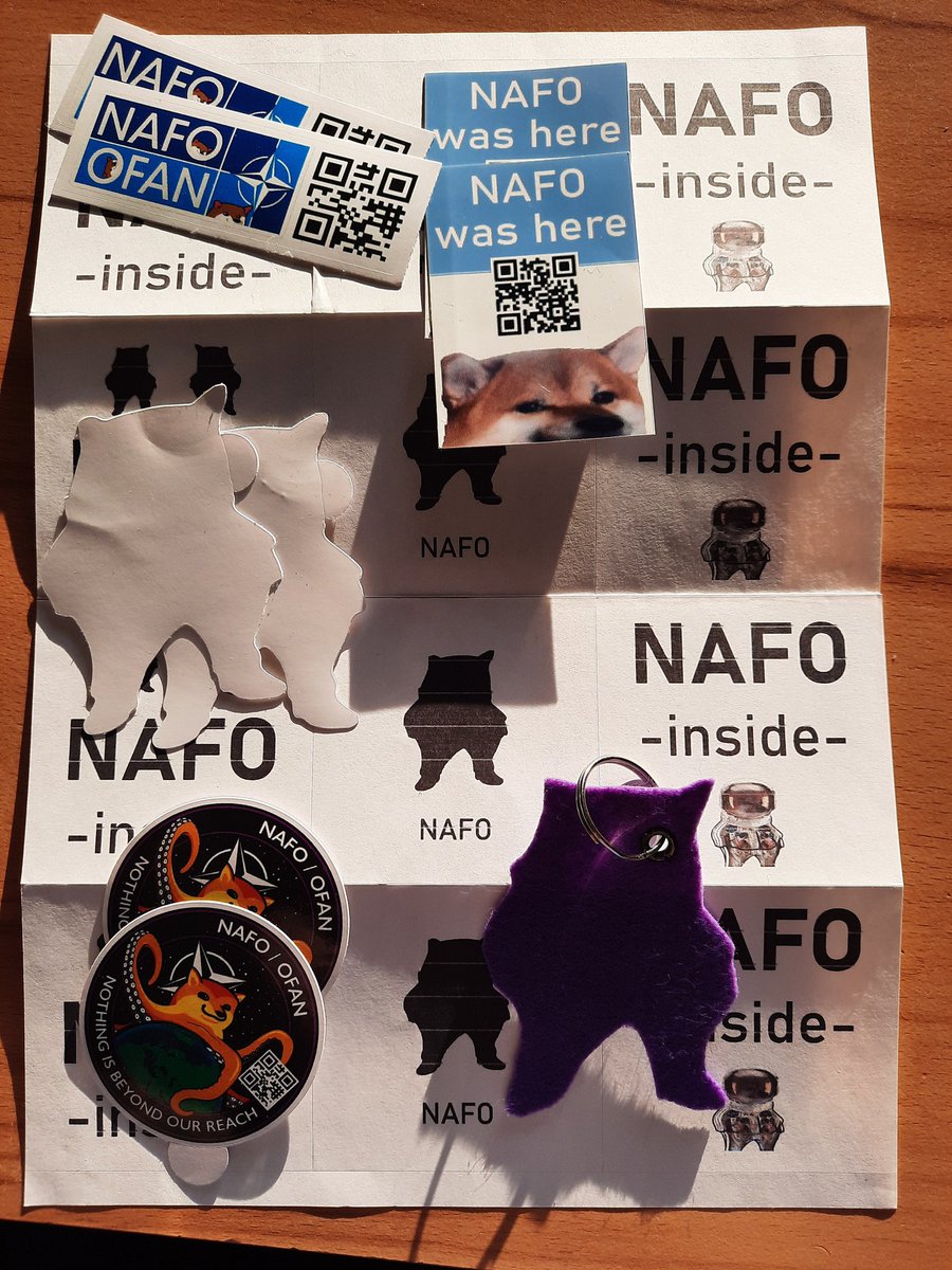 This morning when I came home from work I found an envelope in my mail box. The envelope was full of Fellas. Who sent it you ask? It's from <a href="/hottaspotta/">🇩🇪 Hottaspotta 💙💛- NAFO 🌈</a> of course. So, thank you, Fella.