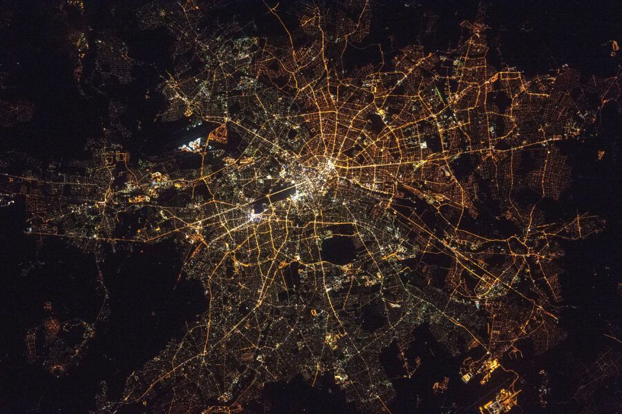 Walking through neighborhoods, volunteers identified sources of light pollution —surprisingly, streetlights weren’t the main culprit. 
Read more from #janhattenbach: buff.ly/pMo6IK8