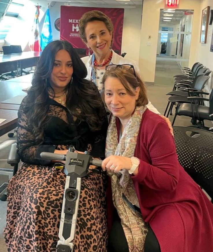 Misión de México ONU (@mexonu) on Twitter photo En el marco de la #COSP18 CRPD, la Emb. <a href="/ABuenrostroMass/">Alicia Buenrostro Massieu</a> sostuvo un encuentro con @maryangelgr, Directora Ejecutiva de <a href="/WomenEnabled/">Women Enabled International</a>. 🇲🇽 celebra su liderazgo al frente de una organización clave para los derechos de las mujeres y niñas con discapacidad. En el marco de la #COSP18 CRPD, la Emb. <a href="/ABuenrostroMass/">Alicia Buenrostro Massieu</a> sostuvo un encuentro con @maryangelgr, Directora Ejecutiva de <a href="/WomenEnabled/">Women Enabled International</a>. 🇲🇽 celebra su liderazgo al frente de una organización clave para los derechos de las mujeres y niñas con discapacidad.