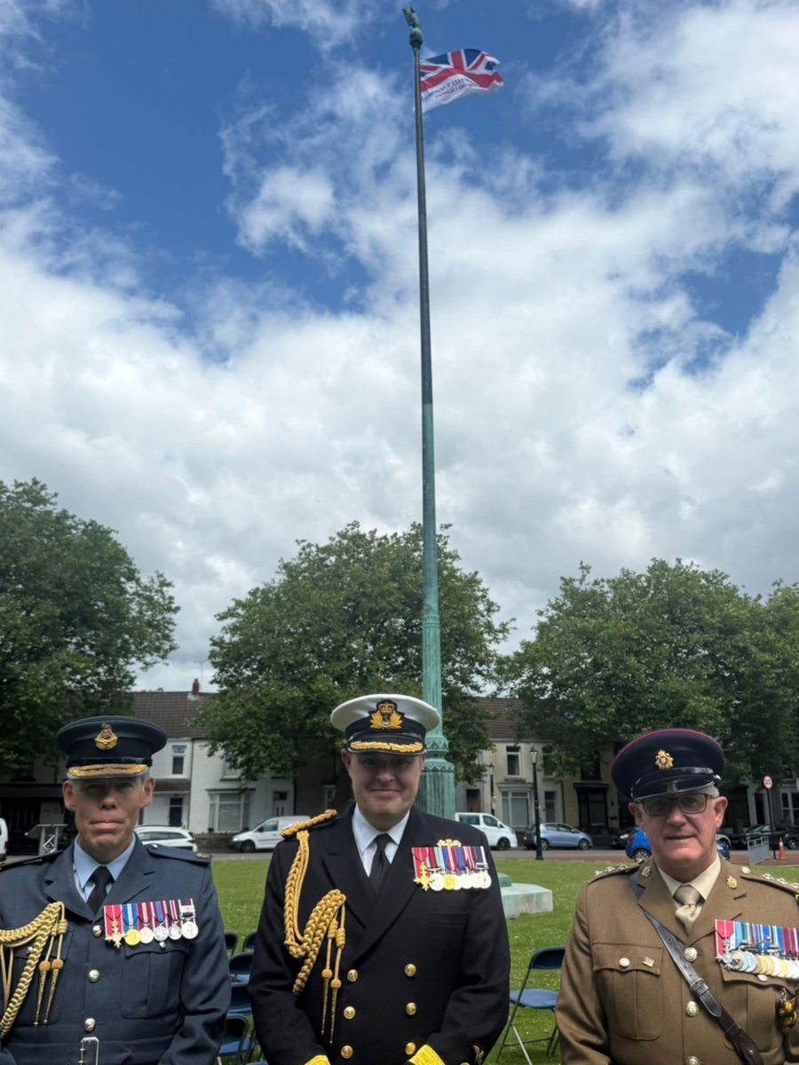 Braf ymuno â’r Cynghorydd Cheryl Philpott a chydweithwyr yn y lluoedd arfog yn seremoni codi’r faner i nodi dechrau Wythnos Diwrnod y Lluoedd Arfog yn Neuadd y Dref, Abertawe. Ffordd wych o ddechrau anrhydeddu cymuned gyfan y Lluoedd Arfog a'r rhai sy'n eu cefnogi.