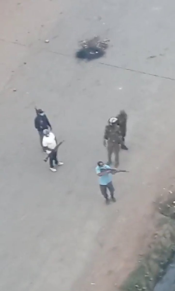 kyddkhuka007's tweet photo. Allsops massacre they are shooting inside residential houses

Don't say anything, Just Retweet!

#SiriNiNumbers 
#OccupyStatehouse2025 #June25th
#OccupyUntilVictory
RECORD EVERYTHING
Today is Today
WE ARE THE MEDIA
FINISH THE JOB
Larry https://t.co/ztUMYC8D8U