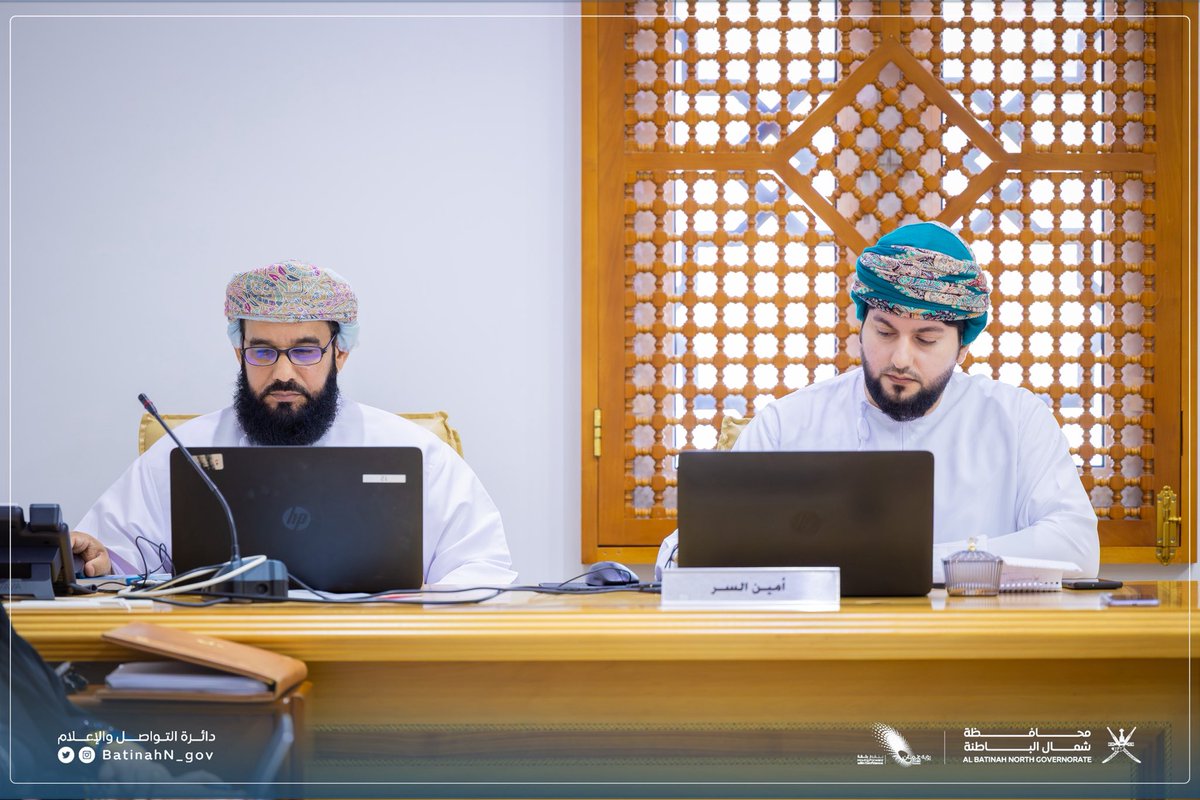 mc_nbatinah's tweet photo. وخلال الجلسة اعتمد المجلس محضر الاجتماع السابق وما تضمنه من توصيات، كما استضاف المختصين من المديرية العامة للعمل بمحافظة شمال الباطنة، الذين قدموا عرضا مرئيا حول التقرير الإحصائي لأداء قطاع العمل خلال الفترة من شهر يناير وحتى نهاية شهر مايو 2025م، متضمنا أبرز المؤشرات والبيانات المتعلقة بسوق العمل في المحافظة، وناقش المجلس توصيات لجنة الشؤون الاجتماعية في اجتماعها الثاني لعام 2025م، والتي تناولت ظاهرة التغيب الجماعي للطلاب وآثارها الاجتماعية والتعليمية، وسبل معالجتها بالتنسيق مع الجهات المختصة.