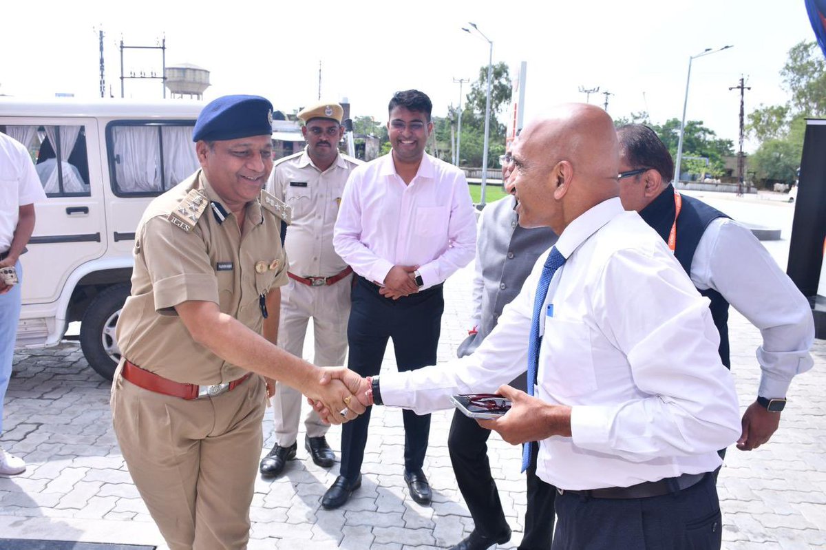 IOCL_Rajasthan's tweet photo. Empowerment &amp; reformation of Jail inmates through skill, dignity &amp; opportunity. Pride &amp; honour for Indian Oil as ED &amp; SH RSO inaugurates Aashayein Retail Outlet operated by Jail inmates under our “Umeed – A Hope” initiative at Baran Jail Rajasthan in presence of DIG Prisons Kota https://t.co/ednGbL0bRa