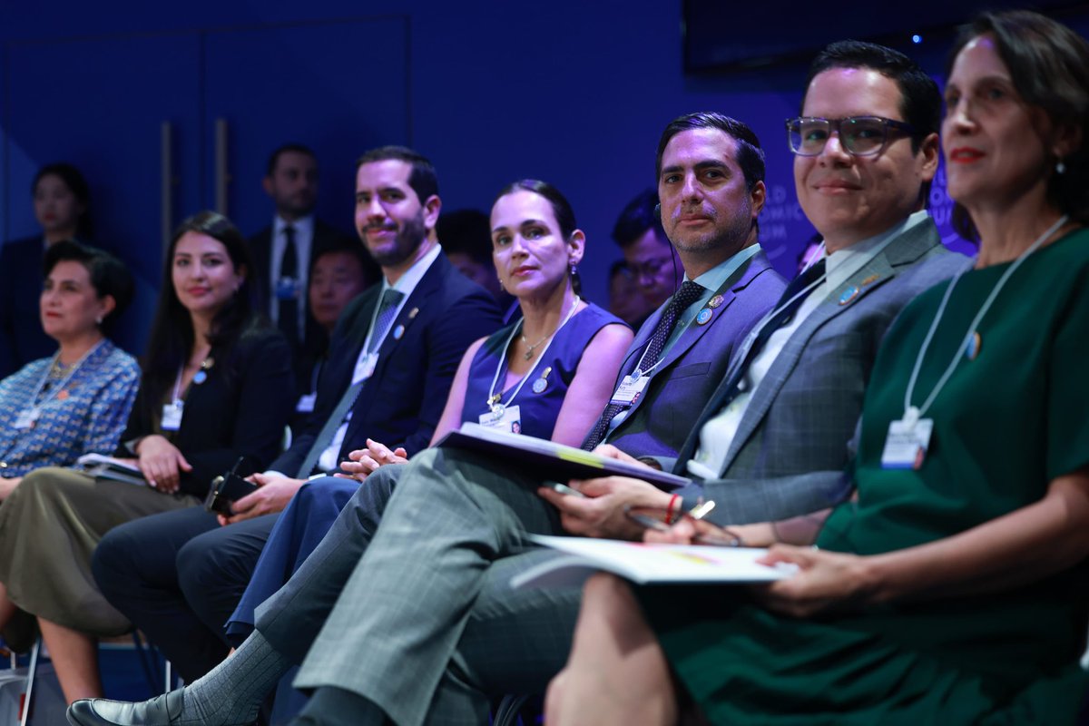 Economía Finanzas Ec (@finanzasec) on Twitter photo 🇨🇳 En el marco de la agenda oficial en China, la ministra de Economía y Finanzas, <a href="/SarihaMoya/">@SarihaMoya</a>, junto a la comitiva ecuatoriana, acompañó al presidente <a href="/DanielNoboaOk/">Daniel Noboa Azin</a> en la inauguración del Foro “Davos de Verano 2025”, donde participó como invitado especial. 🇨🇳 En el marco de la agenda oficial en China, la ministra de Economía y Finanzas, <a href="/SarihaMoya/">@SarihaMoya</a>, junto a la comitiva ecuatoriana, acompañó al presidente <a href="/DanielNoboaOk/">Daniel Noboa Azin</a> en la inauguración del Foro “Davos de Verano 2025”, donde participó como invitado especial.