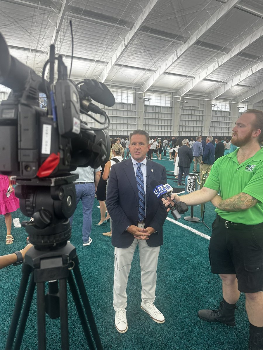 michaeltbenson's tweet photo. Teal letter day for @CCUChanticleers as we officially opened our Indoor Practice Facility 

Thanks to everyone who helped make this happen, especially @conwaymed &amp; @CoachJoeMoglia 

The @CoastalFootball team wasted no time coming over &amp; checking it out https://t.co/Gh1uh4zIGi