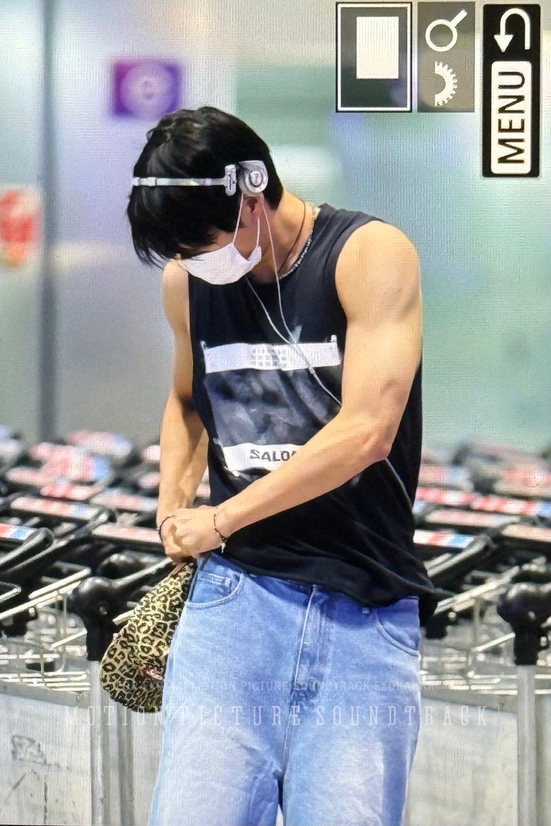 exokai_kr's tweet photo. 250625 LHR 차카니 푹쉬기🩵 #kai #카이 https://t.co/qcJO5C3Ys5