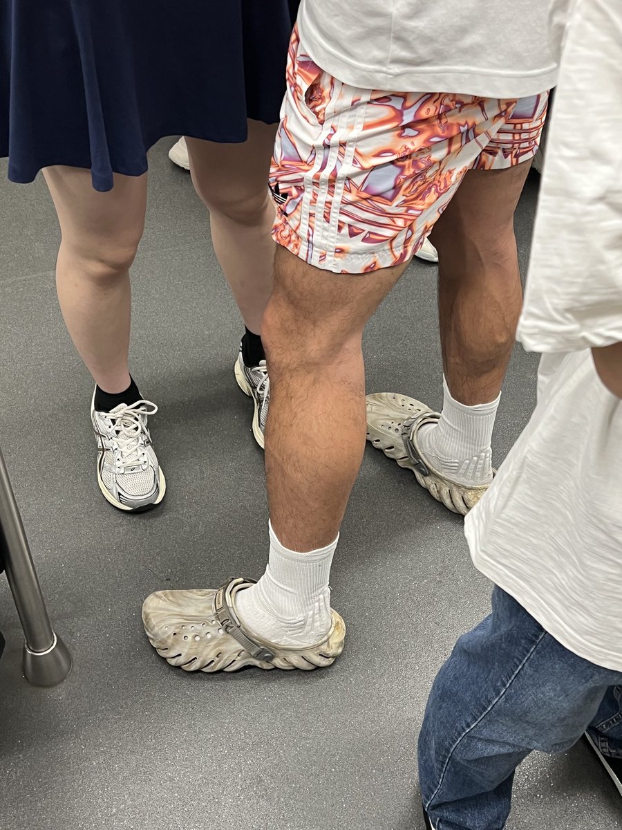 勁高大，條腿勁正