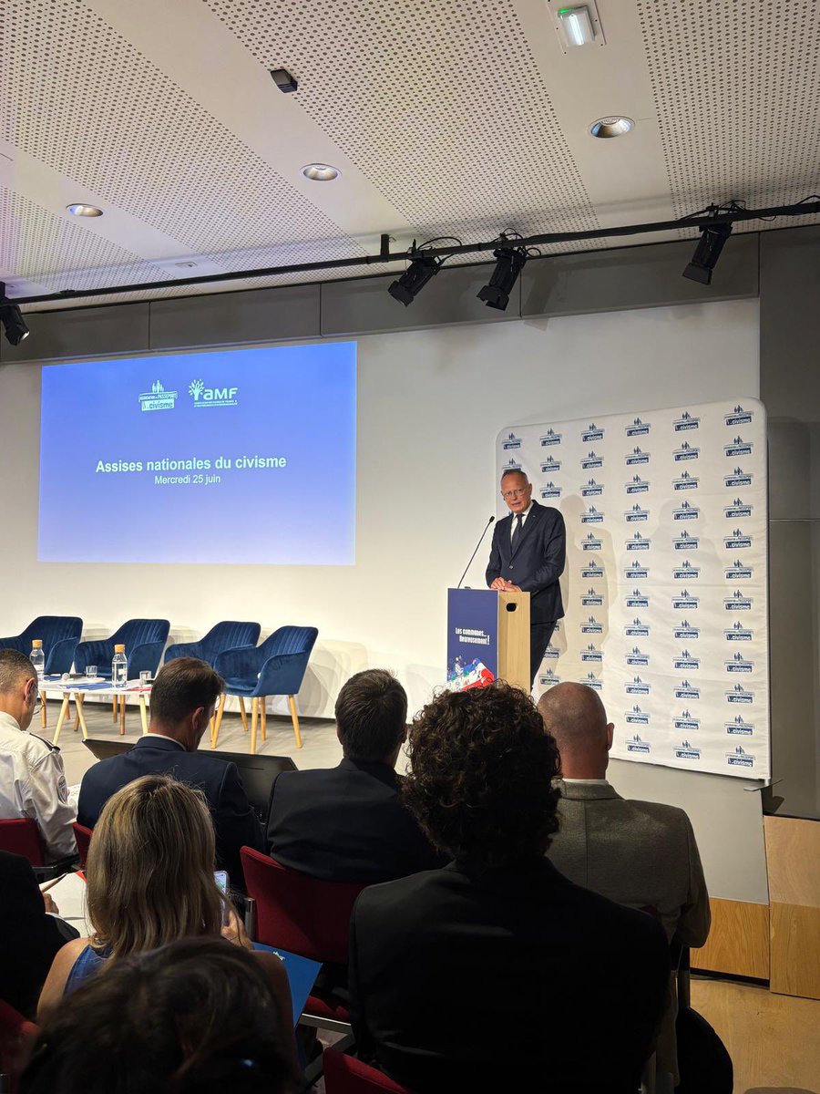 AMF | Association des maires de France (@l_amf) on Twitter photo 🔴 ASSISES DU CIVISME | Lors de son intervention en tant que grand témoin, <a href="/EPhilippe_LH/">Edouard Philippe</a> , ancien Premier ministre et maire du Havre a insisté sur le fait que « les sociétés sans civisme sont des sociétés où il n’y a pas de projets. Le civisme est un ciment permettant de relier 🔴 ASSISES DU CIVISME | Lors de son intervention en tant que grand témoin, <a href="/EPhilippe_LH/">Edouard Philippe</a> , ancien Premier ministre et maire du Havre a insisté sur le fait que « les sociétés sans civisme sont des sociétés où il n’y a pas de projets. Le civisme est un ciment permettant de relier