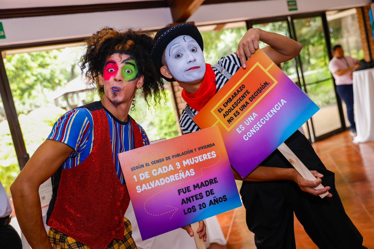 TejidoSocialSv's tweet photo. 🎨🎶|  El arte transforma, inspira y conecta. Las voces de nuestras juventudes tienen fuerza, y desde los CUBOS seguimos alzándolas con un mensaje claro: ¡por un presente sin violencia y sin embarazos en niñas y adolescentes! 🙌💬

Podrás ver el video completo en el siguiente link: 
🔗 https://t.co/KKY64gxF9W

#TejidoSocial | #ElSalvador