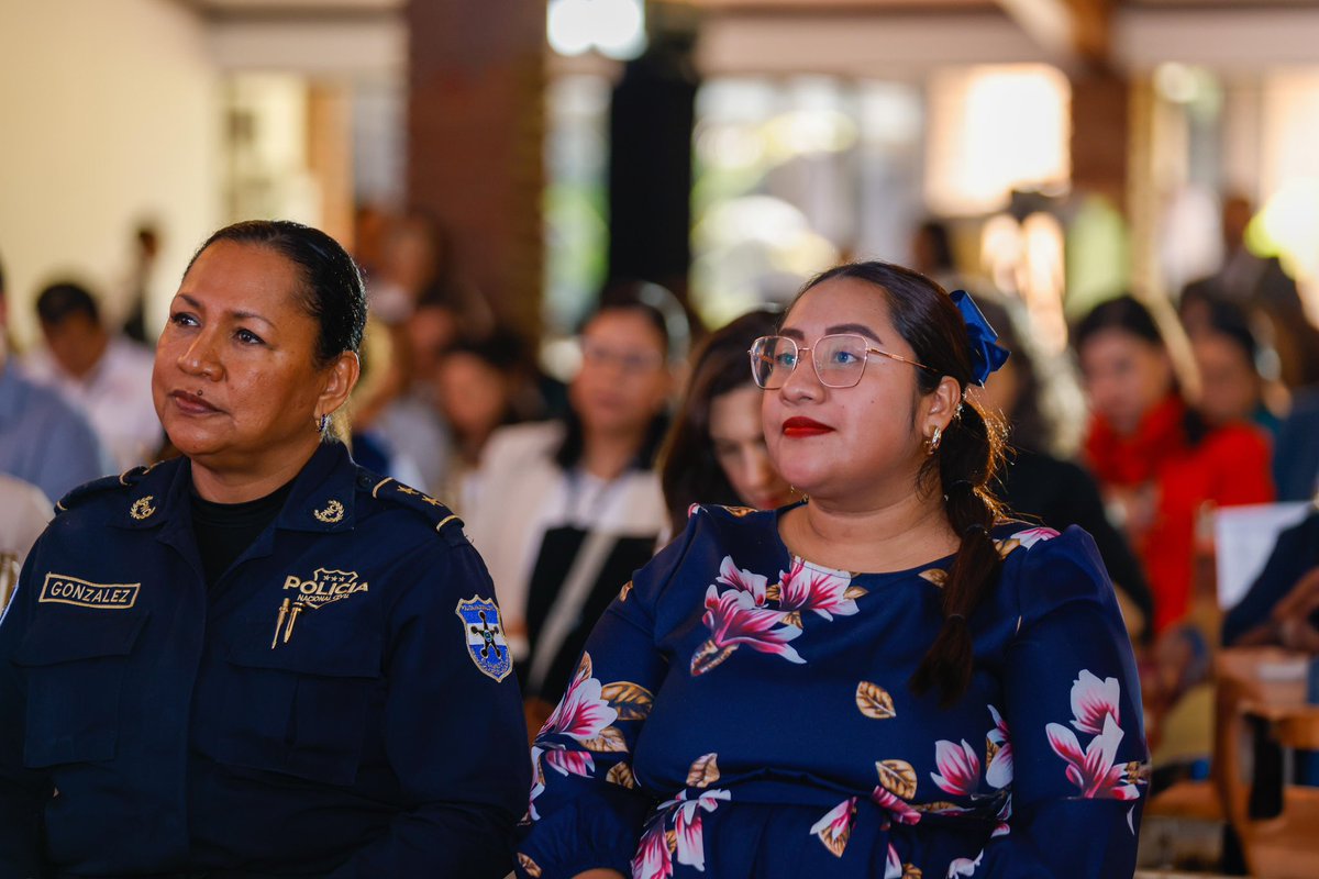 TejidoSocialSv's tweet photo. Asistimos al Festival 2025, organizado por @unfpasv, donde nuestra subdirectora @AnaMartinezSv participó en este espacio lleno de color, creatividad y propósito. 💛🎭

Desde los CUBOS reafirmamos nuestro compromiso de seguir impulsando iniciativas que fortalezcan a la juventud, promoviendo espacios seguros, libres y llenos de oportunidades. 

#TejidoSocial | #ElSalvador