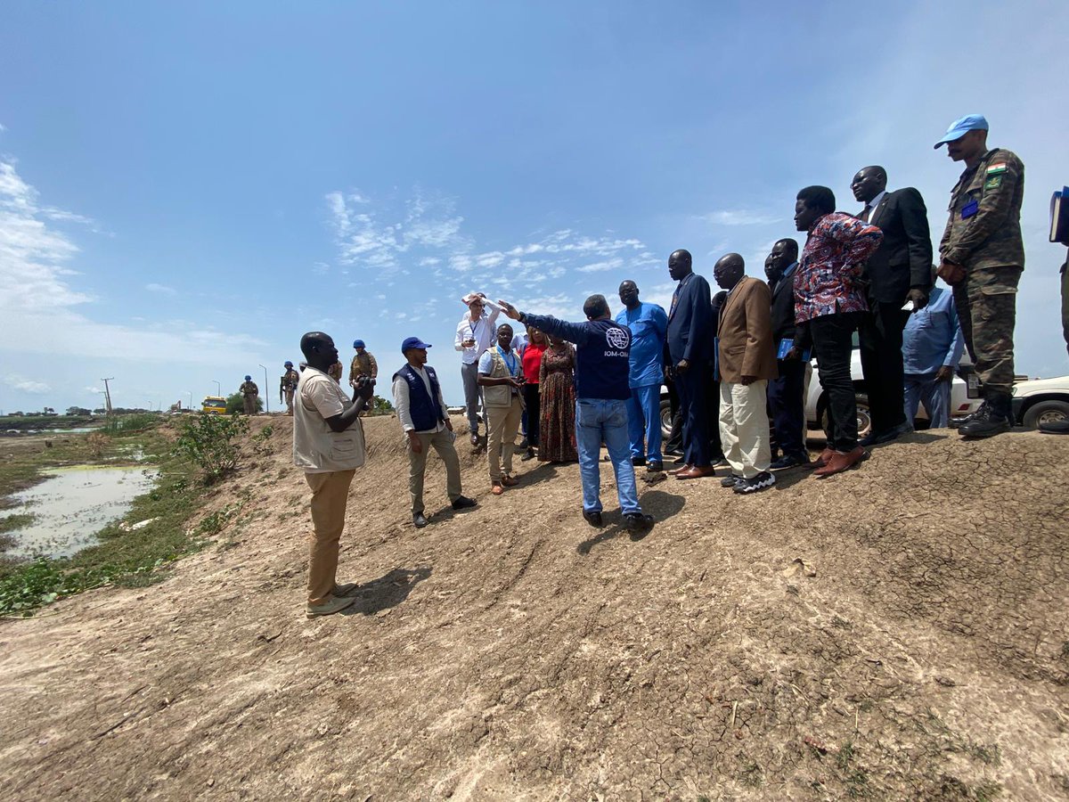 UNMISS (@unmissmedia) on Twitter photo #UNMISS DSRSG/RC/HC <a href="/Kikigbeho/">Kiki Gbeho</a> & the 🇸🇸 Minister of Humanitarian Affairs, reps from Ministry of Youth and Sports, the RRC + senior officials visited Bentiu, #SouthSudan, where they met with the Governor.
Discussions focused on strengthening resilience ahead of floods🌊 that #UNMISS DSRSG/RC/HC <a href="/Kikigbeho/">Kiki Gbeho</a> & the 🇸🇸 Minister of Humanitarian Affairs, reps from Ministry of Youth and Sports, the RRC + senior officials visited Bentiu, #SouthSudan, where they met with the Governor.
Discussions focused on strengthening resilience ahead of floods🌊 that