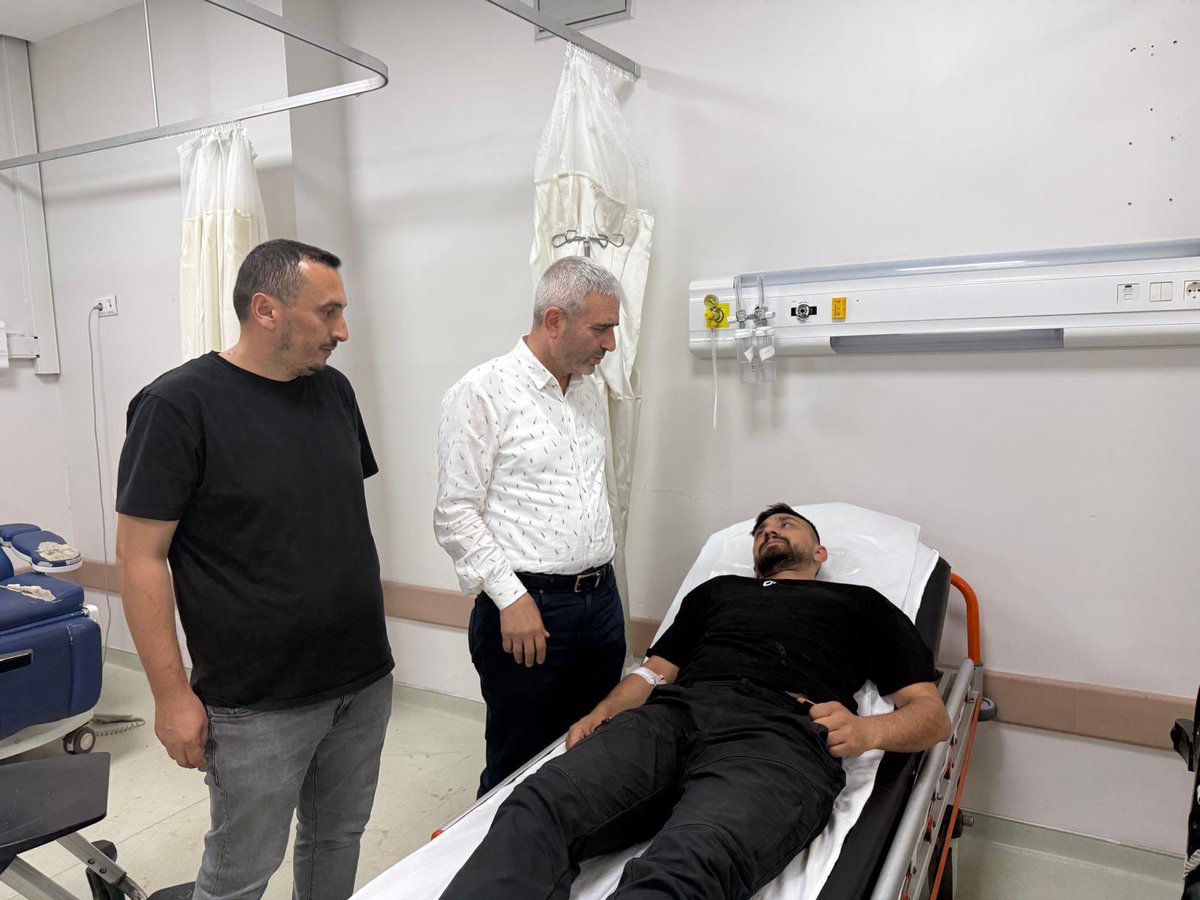 İlçe yönetim kurulu üyemiz Kenan Yeşilyurt’un yeğenini geçirmiş olduğu kaza sonrası tedavi gördüğü hastanede ziyaret ederek geçmiş olsun dileklerimizi ilettik.
Rabbim şifa versin. 

#AkPartiGebzeSahada