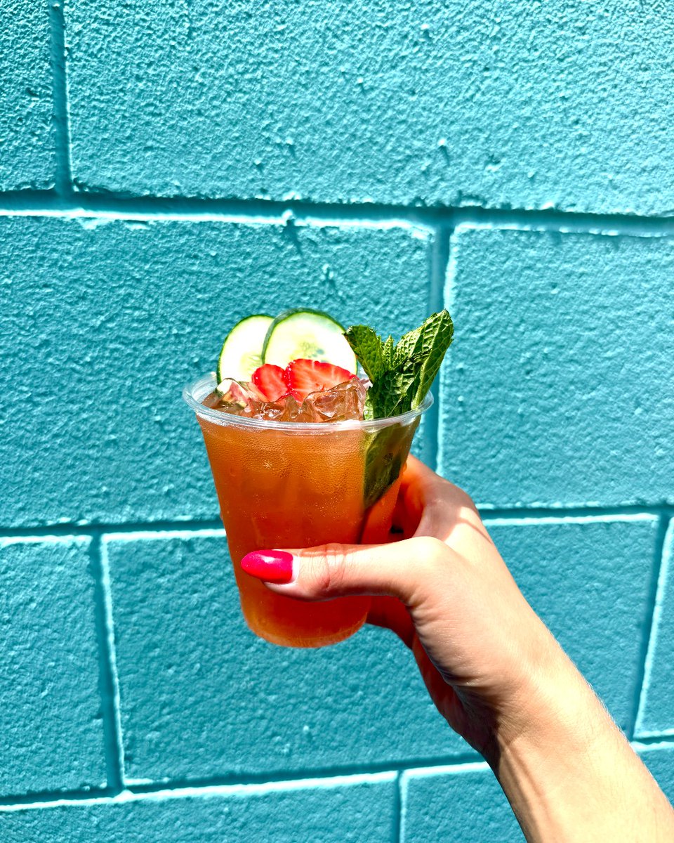 TheBigChill30A's tweet image. It&apos;s almost time to kick back, relax, and tune in to @Wimbledon  on the jumbotron! Don&apos;t forget to order a Pimms Cup, CHEERS! 😎🍹🎾  See you next week!

#pimms #pimmsoclock #wimbledon #thebigchill30a #sowal #watersound #hey30a #30abeaches #30a #30alife #30aevents #30adrinks