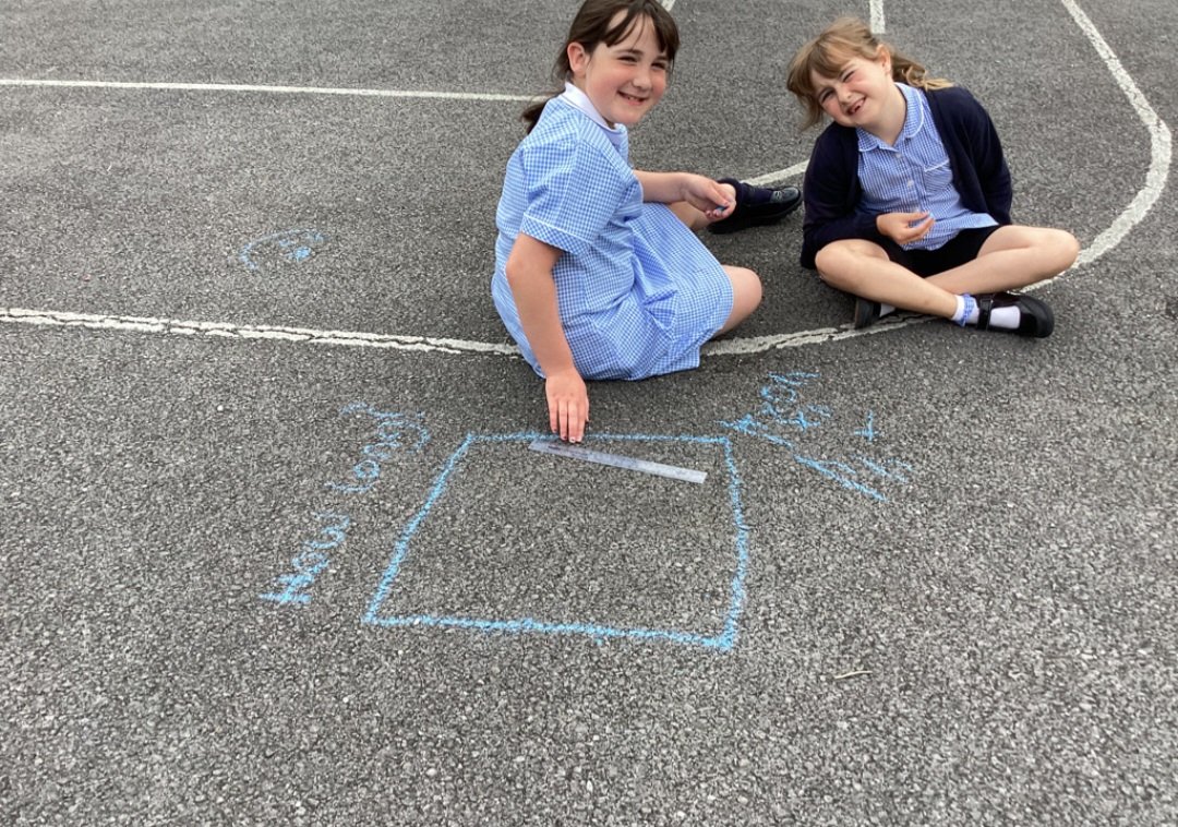 Robins have been learning about length and perimeter in the fantastic weather. ☀️