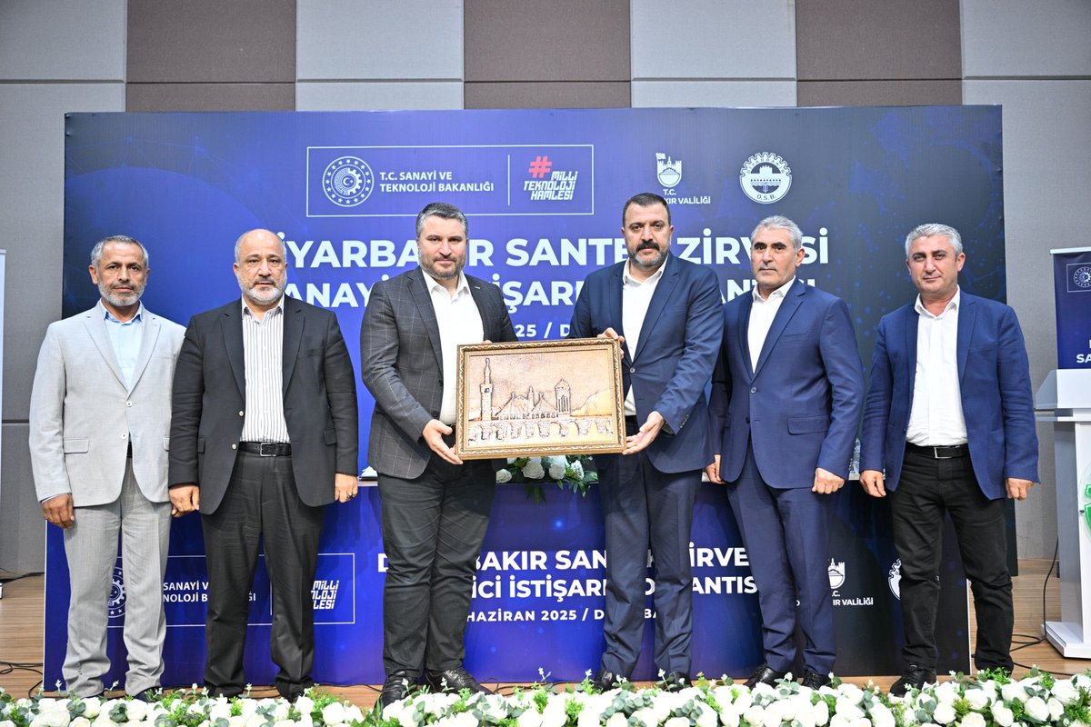 Sanayi ve Teknoloji Bakan Yardımcımız Sn. Oruç Baba İnan, Diyarbakır Valimiz Sn. Murat Zorluoğlu ve DTSO Başkanımız Sn. Mehmet Kaya’nın katılımlarıyla, SANTEK Zirvesi kapsamında Sanayici ile İstişare Toplantısı gerçekleştirildi.

Bölge sanayicilerimizin sorun, öneri ve