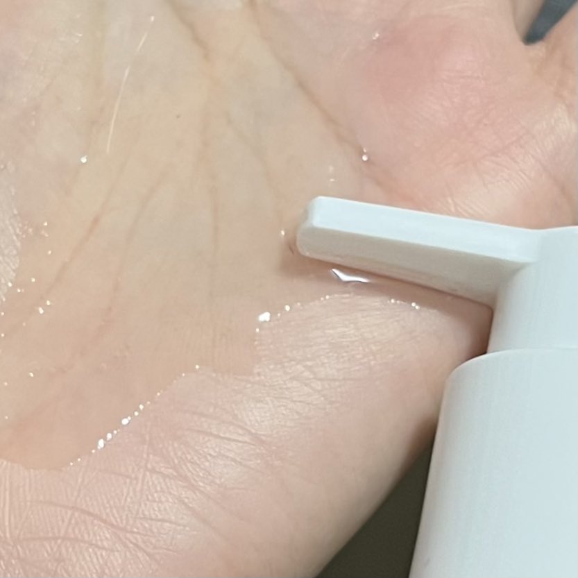 ไอเทมใหม่ Glad2Glow Cleansing Oil Centella 🥹 ลองแล้วชอบมาก คลีนซิ่งออยล์ช่วยละลายเมคอัพ ออกง่ายมากกก กันน้ำก็ละลายออกง่าย ไม่ทิ้งความมัน ผิวไม่แห้งตึง อ่อนโยนด้วย แนะนำต้องลองดีมากก