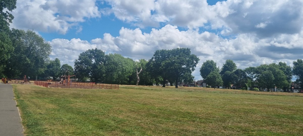 StechfordWMP's tweet image. PC Medlicott and PC Williams were yesterday back out on foot in the sunshine at Old Yardley and surrounding areas!