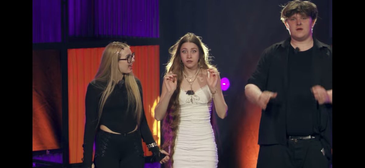 teraz pora na roast friza. może i Malwina miała 2 słabsze dni, ale i tak była zabawniejsza i milsza dla oka i ucha od Kasi. ja mam wrażenie, że Kasia czasami sama jest w szoku że jest w tym programie. nie wiem po co oni ją tam trzymają, chcą budżetowego psychologa czy co #t5m3