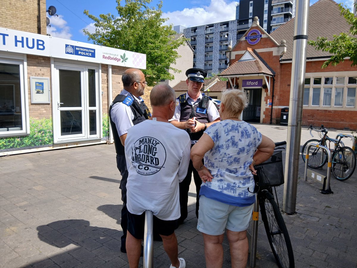 MPSValentines's tweet image. Yesterday @MPSValentines and @MPSNewbury were out speaking with residents about concerns around anti-social behaviour &amp;amp; suspected drug dealing.
 We’re listening, acting &amp;amp; patrolling.
Thank you to those who stopped by!
📞 Report concerns: 101 (non-urgent) / 999 (urgent)