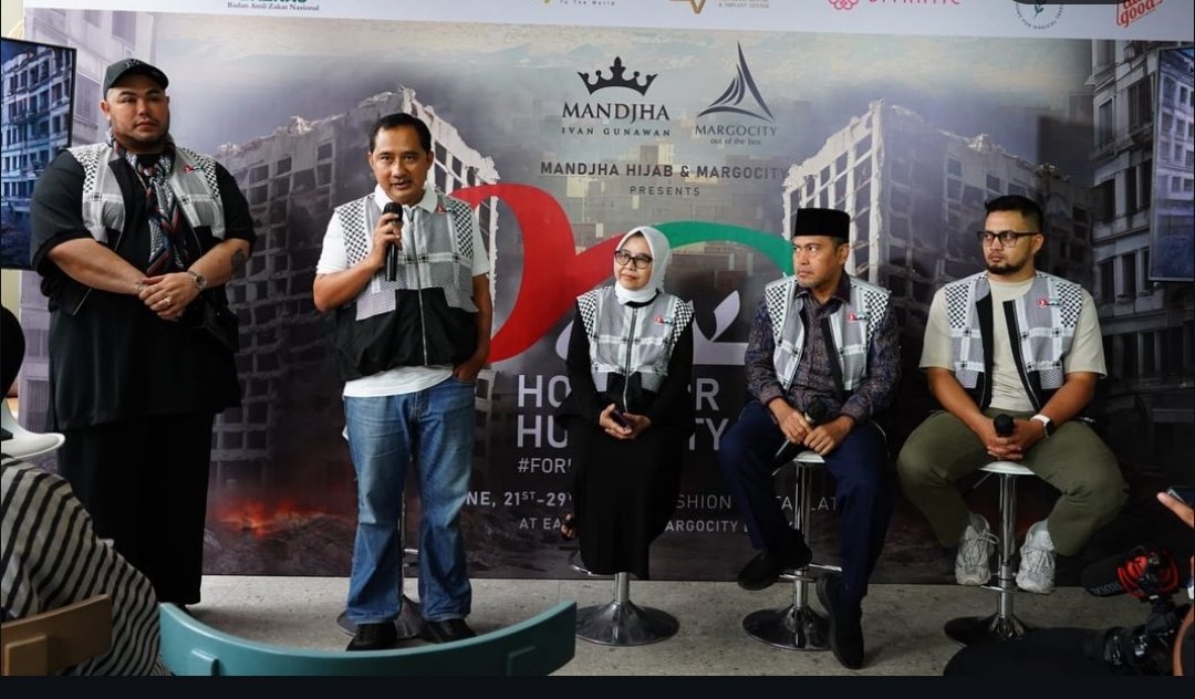 Wakil Wali Kota Depok, Chandra Rahmansyah menghadiri kampanye kemanusiaan bertajuk “Love Hope for Humanity”, Sabtu (21/06/2025) di Margocity.

Acara tersebut digagas oleh desainer ternama Ivan Gunawan sebagai bentuk solidaritas dan dukungan kemanusiaan untuk Palestina.