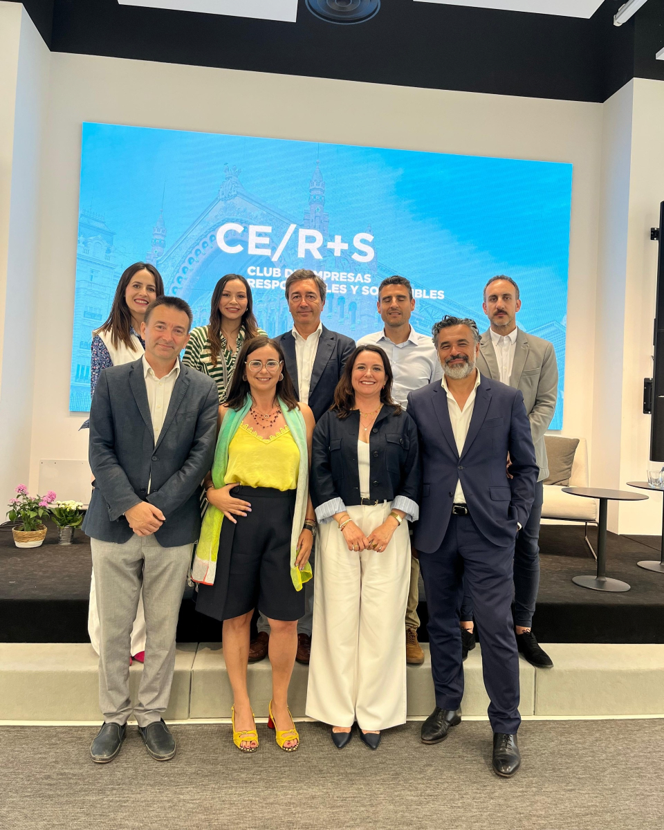 💼 Cristina Lázaro, nuestra directora de Ventas y Desarrollo de Negocio, ha sido incorporada a la Junta Directiva del  <a href="/cerscv/">CE/R+S</a>. Un paso más que refuerza el compromiso de #PatatasLázaro con un modelo empresarial innovador, sostenible y con impacto positivo. 🌱