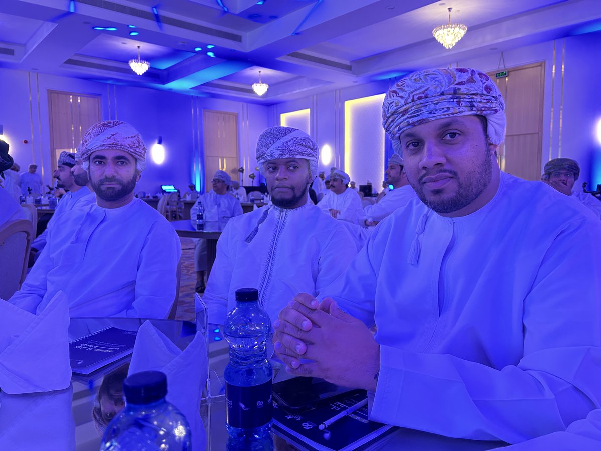 📍بداية اللقاء الإعلامي لهيئة الطيران المدني الان، يوم مميز مع تدشين الموقع الإلكتروني وتطبيق الارصاد الجوية العمانية.. تطوير خدمات الارصاد الجوية احد ركائزنا..