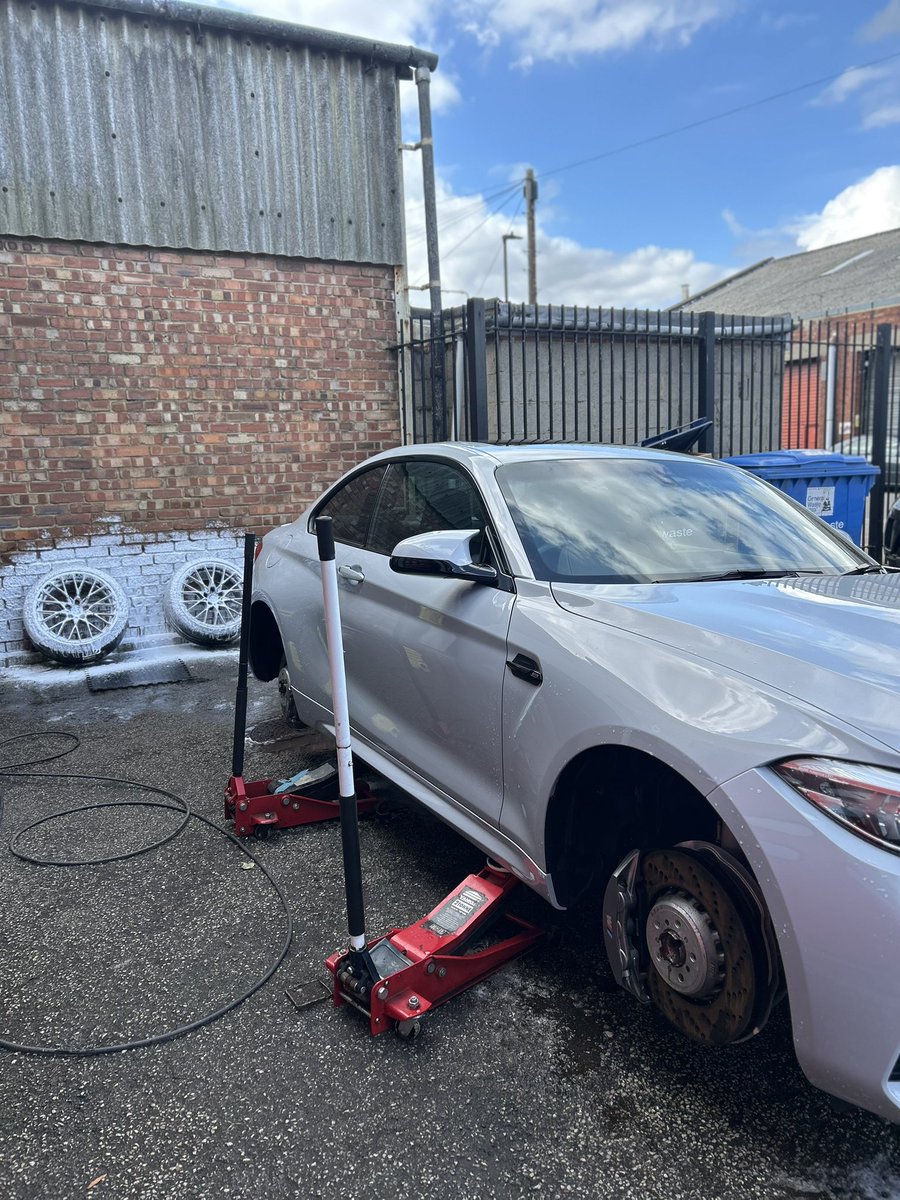 You’d think a 400 mile old car would be spotless, but no. It’s pretty damn clean but when selling something as special as this it needs to be like a 💎

P.s. who can spot two pretty rare options this M2 has?