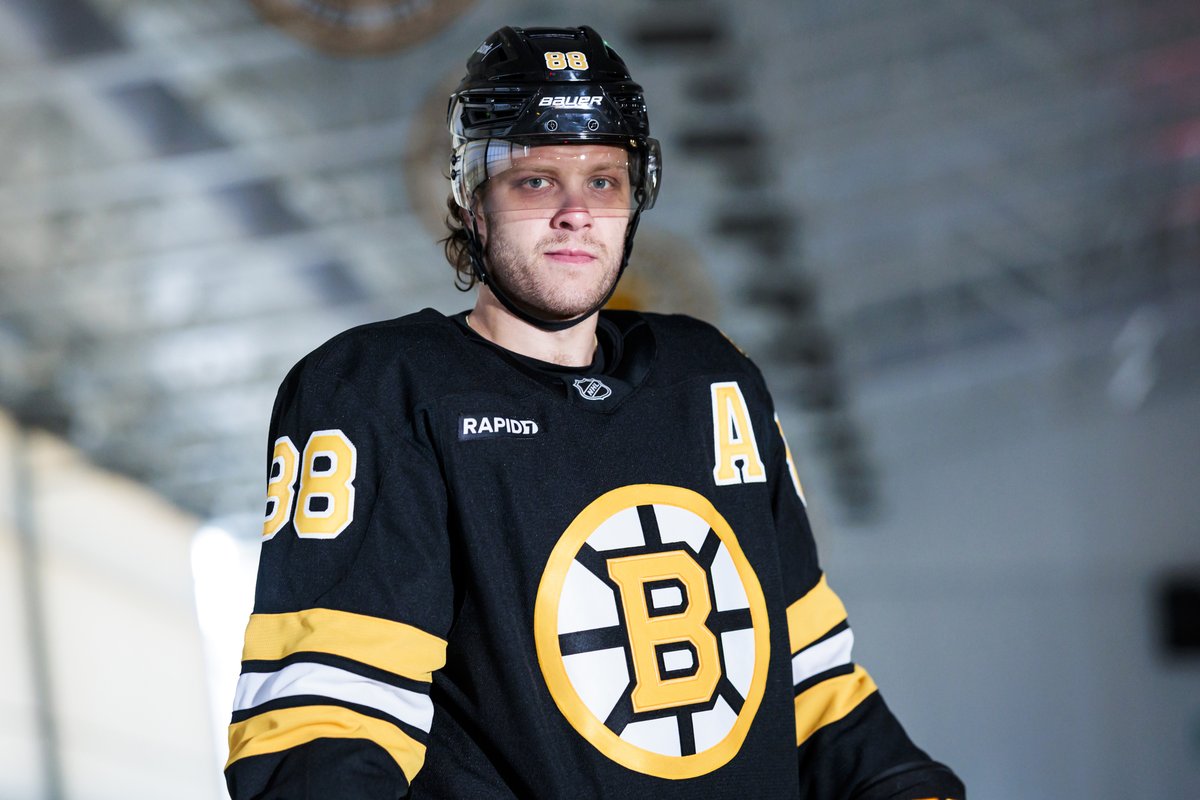 _TyAnderson's tweet photo. New Bruins jerseys: https://t.co/D958hCLBbR