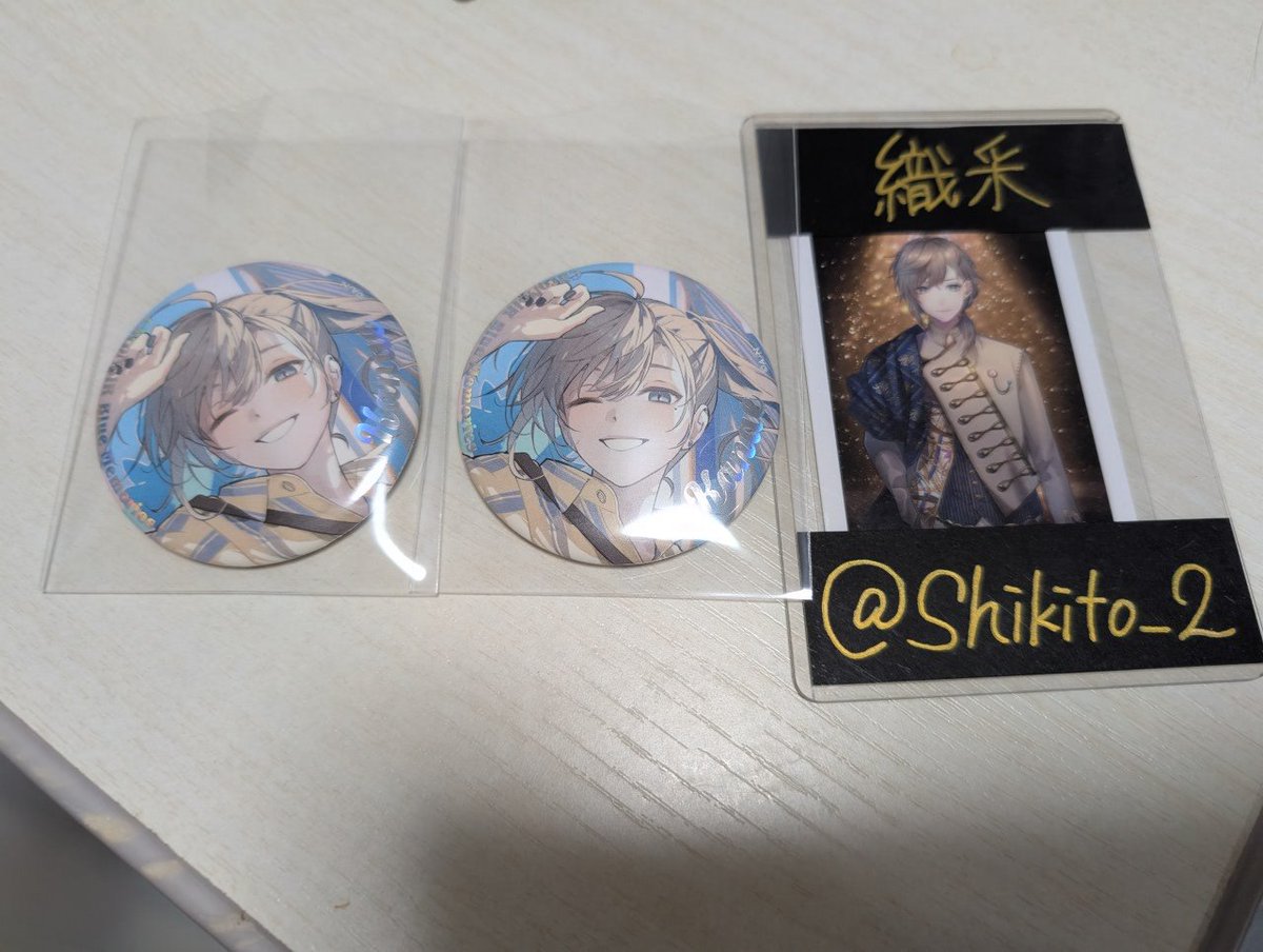 Shikito_2's tweet photo. ChroNoiR Blue Memories にじさんじ 缶バッジ 交換

譲》画像一枚目
求》画像2枚目❤のもの
郵送での交換となります。
お気軽にお声掛けください！ https://t.co/sF9TtUWuM9