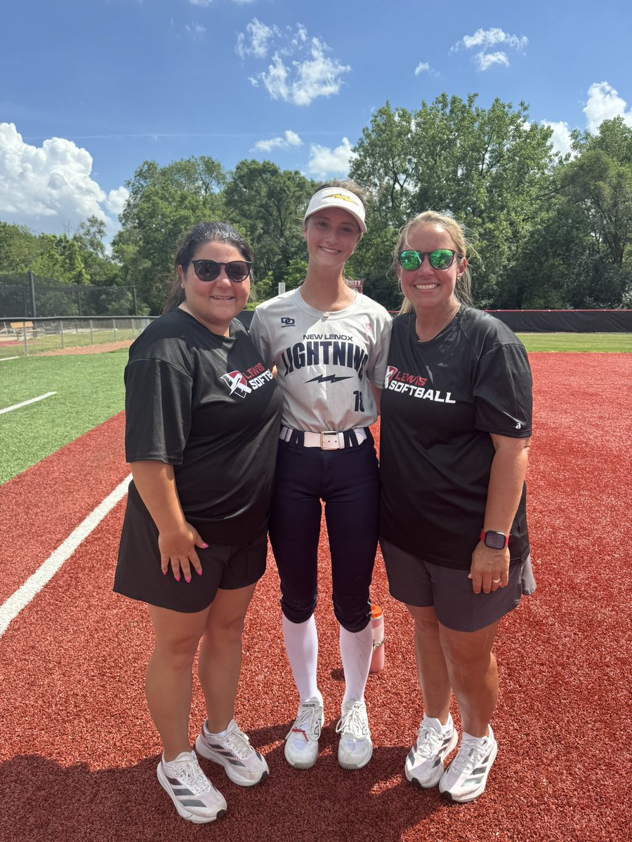 JunoLundquist's tweet photo. I had an amazing experience at the Lewis softball camp yesterday! Thank you @CoachBeckyPearl and @cierra_taylor16 for a great time! The campus was just as great as the camp was.
@NLL20272028 https://t.co/LgX1CtUugg