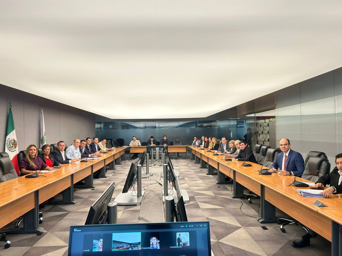 ¡ALERTA!
En la madrugada Morena dio un albazo y cambió todo el articulado de las leyes de #seguridad que hoy se discuten. Más de 480 páginas que en unas horas es imposible analizar. 
Esto no es una reserva, es una propuesta de ley. Esta es una práctica de estados fascistas.