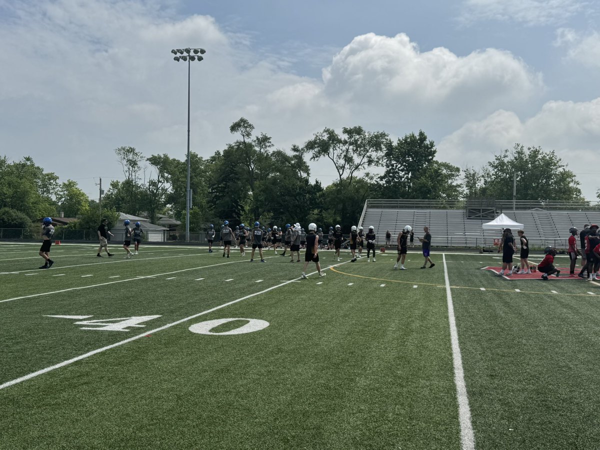 mikeclarkpreps's tweet photo. Hello from Midlothian. It’s 7-on-7 time. Watching Peotone and Chicago Christian. Coverage for #SouthwestRegional.
@devils_football @CCHSKnights https://t.co/TkpdDSPbPT